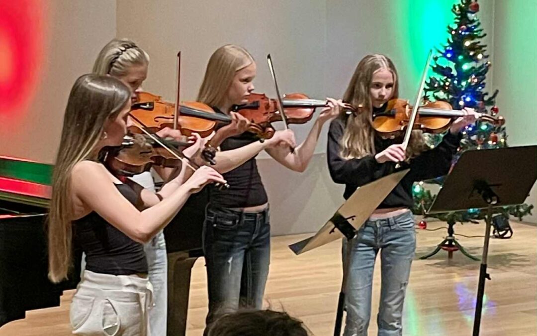 Gleðileg tónlistarjól!                                                                                                    Jólafrí í tónlistarskólanum                                                                                    Kennsla hefst aftur 7. janúar samkvæmt stundaskrá